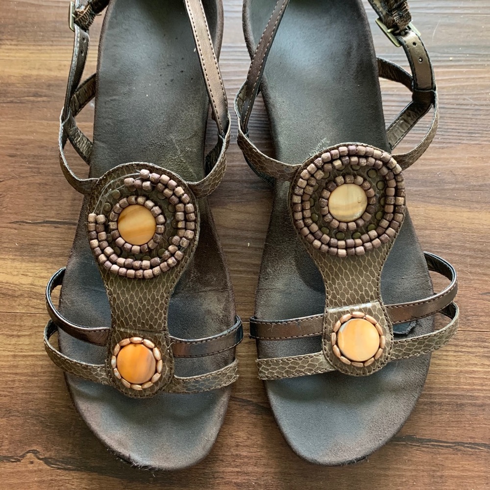Gorgeous Beaded Vionic Wedges Size 9